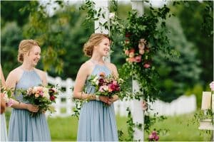 Wedding at Hydrangea Blu Barn in Rockford photographed by Mae Photo.