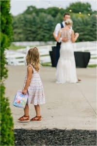 Wedding at Hydrangea Blu Barn in Rockford photographed by Mae Photo.