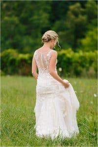 Wedding at Hydrangea Blu Barn in Rockford photographed by Mae Photo.